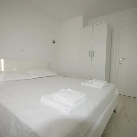 Rosina Apartman Rogoznica