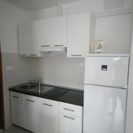Rosina Apartman Rogoznica